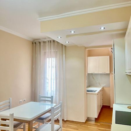 Skanderbeg Square Apartment 02 Tiranë Ngoại thất bức ảnh