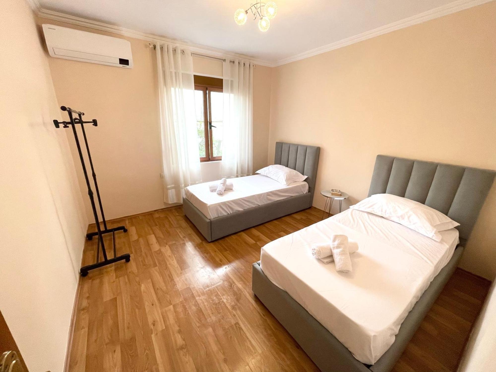 Skanderbeg Square Apartment 02 Tiranë Ngoại thất bức ảnh